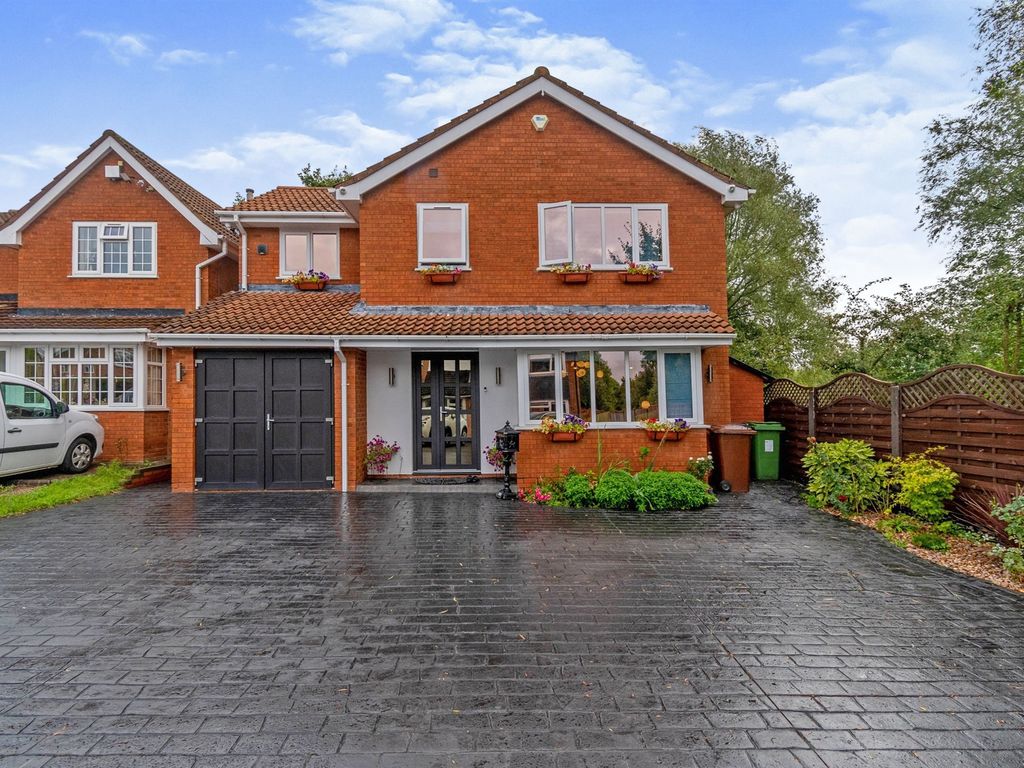4 bed detached house for sale in The Parkway, Rushall, Walsall WS4, £500,000