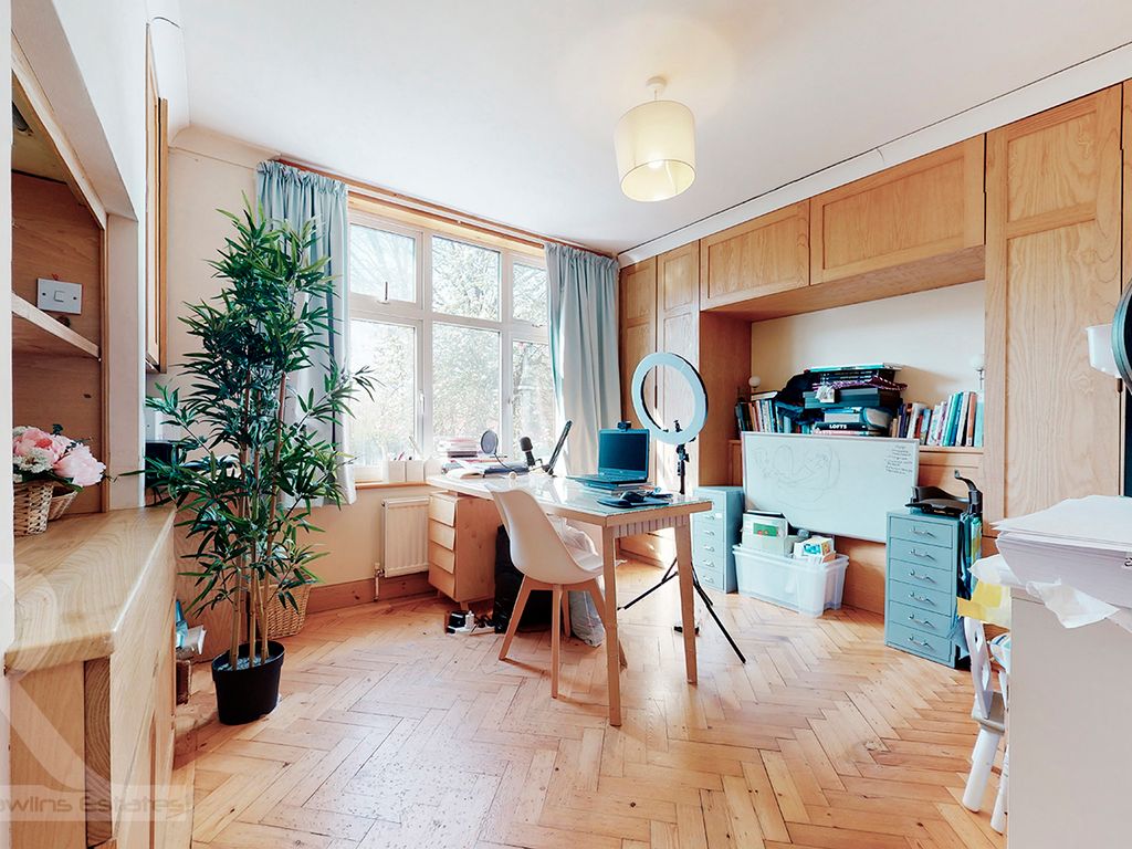 3 bed flat for sale in Stanhope Av, London N3, £650,000