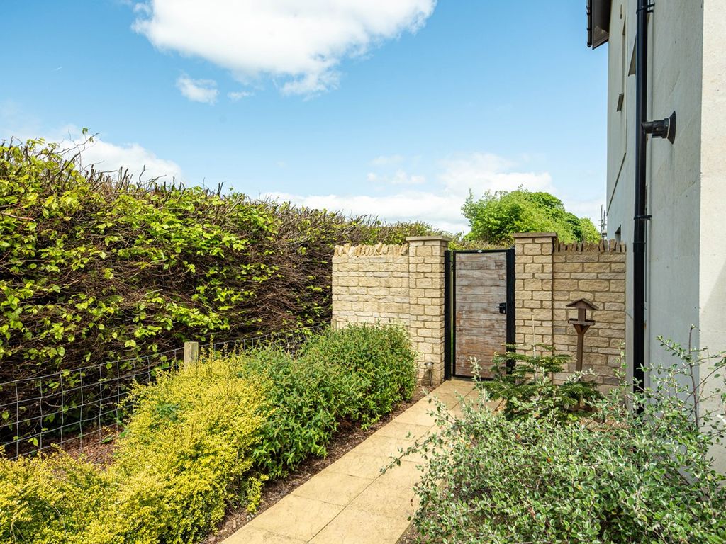 5 bed detached house to rent in Beckford Drive, Lansdown, Bath BA1, £4,650 pcm