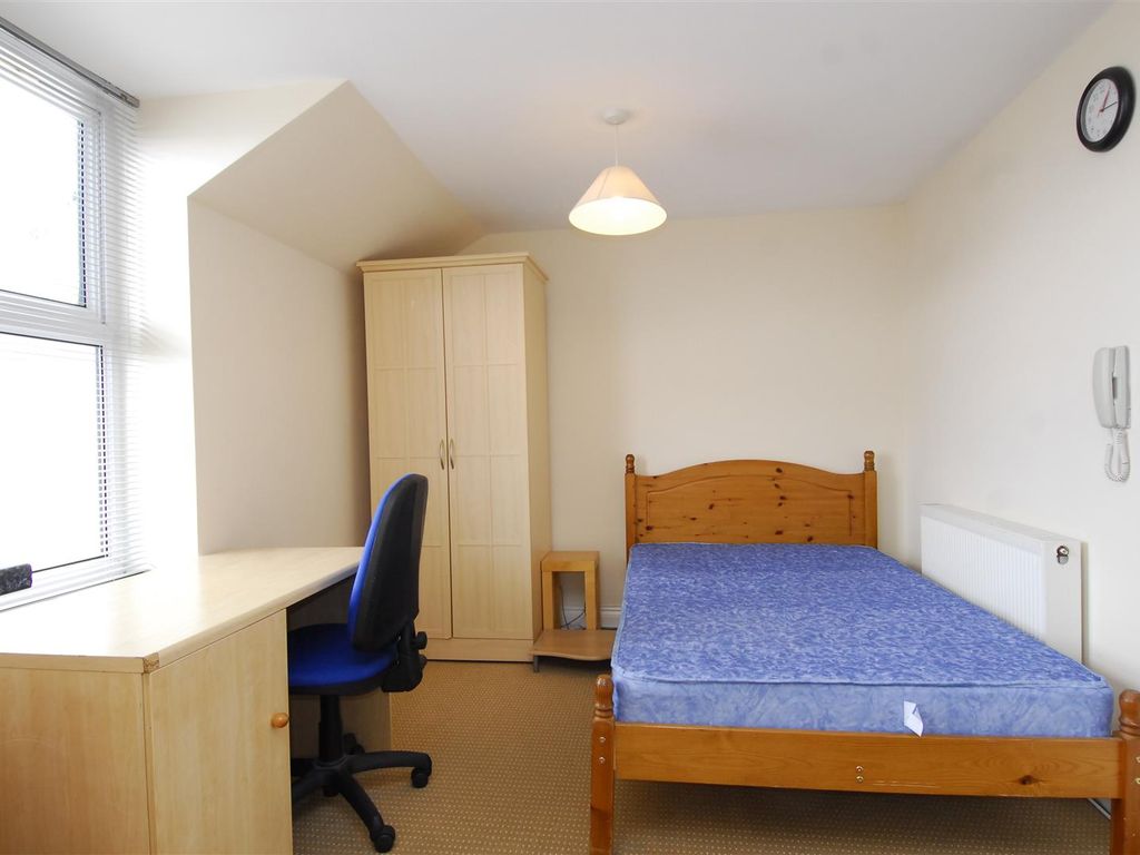 Studio to rent in Camden Street, Plymouth PL4, £685 pcm