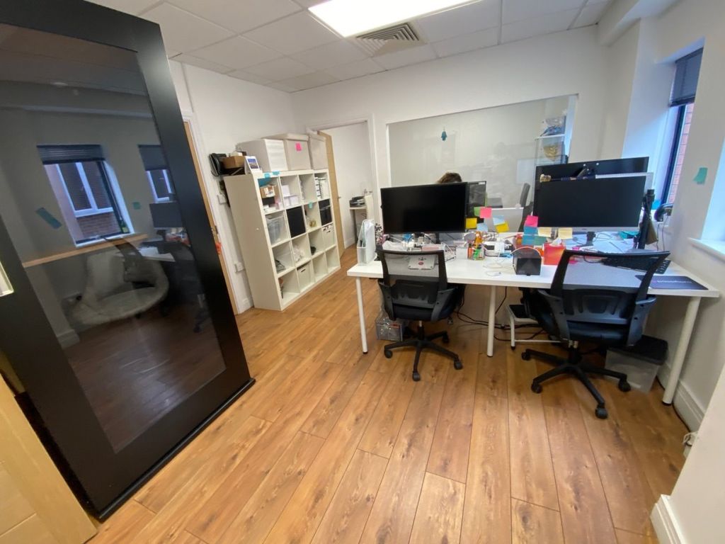 Office to let in Armitage Road, Golders Green NW11, £11,600 pa