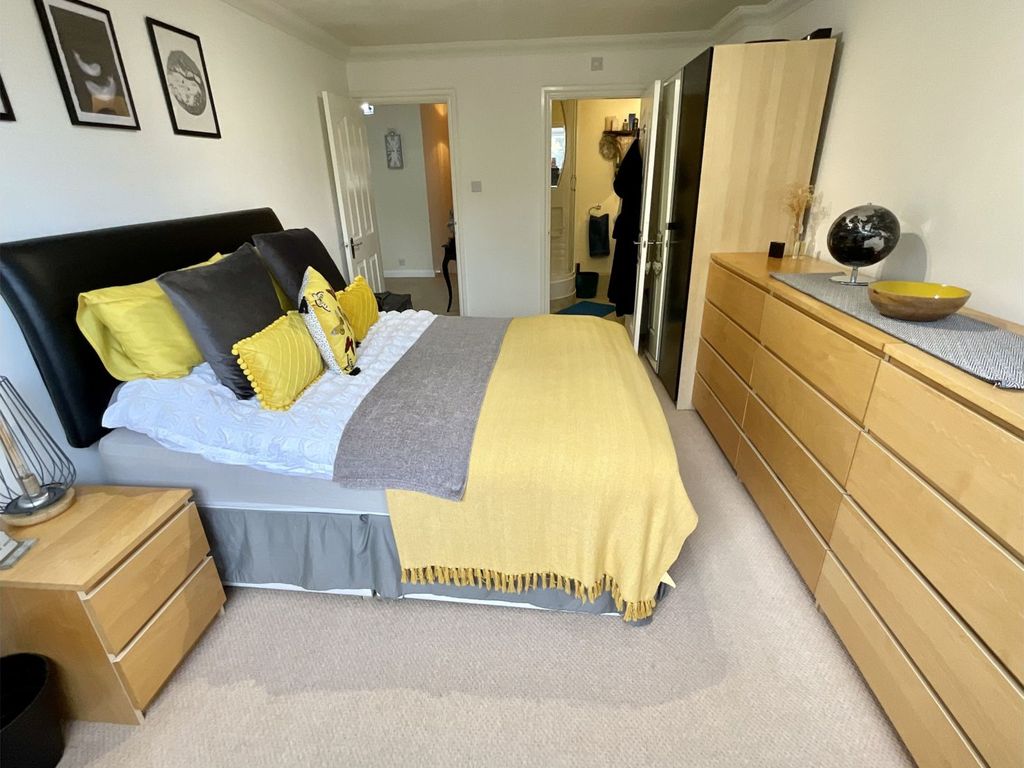 4 bed detached house for sale in Broad Lane, Essington WV11, £400,000