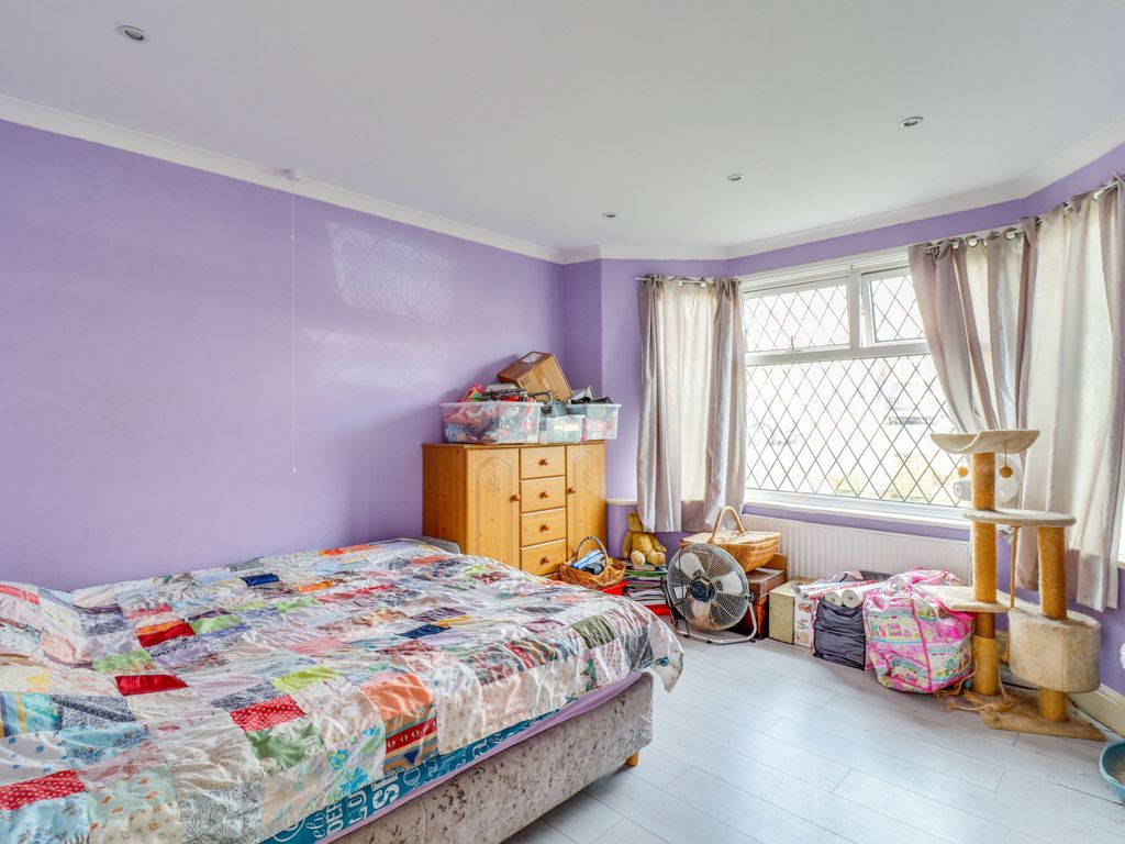 4 bed detached house for sale in Kimberley Road, Benfleet SS7, £375,000