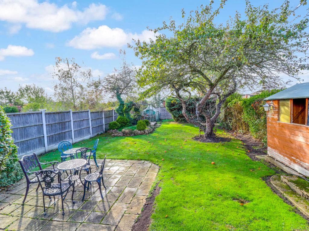 4 bed detached house for sale in Kimberley Road, Benfleet SS7, £375,000