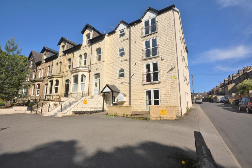 1 bed flat to rent in Kings Court, 98 King Road, Harrogate, North Yorkshire HG1, £695 pcm