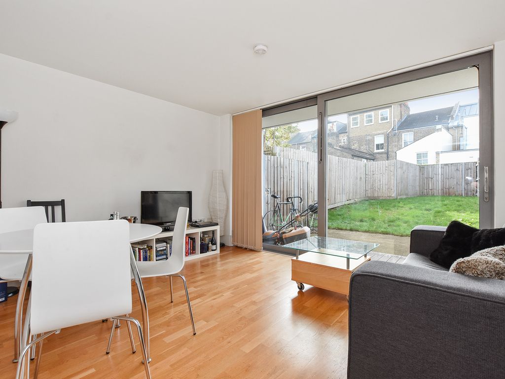 2 bed terraced house to rent in Stadium Mews, Highbury N5, £2,500 pcm