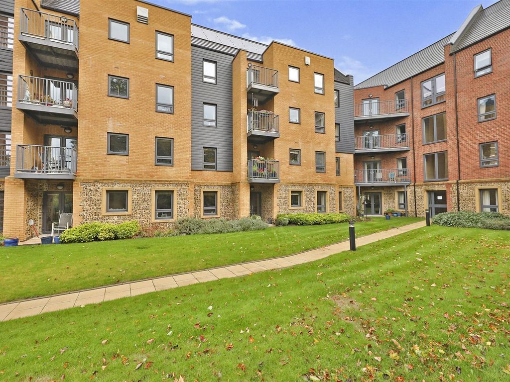 2 bed flat for sale in Daisy Hill Court, Westfield View, Bluebell Road, Eaton NR4, £375,000