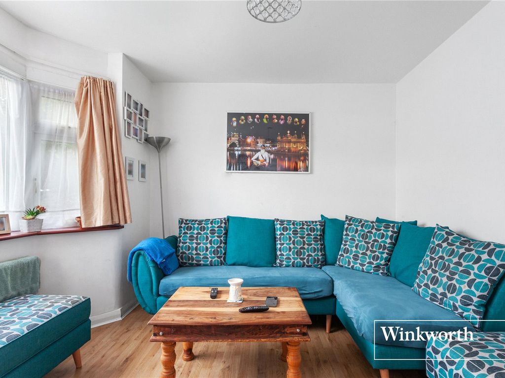 2 bed flat for sale in Laurel Bank, Finchley Park, North Finchley, London N12, £350,000