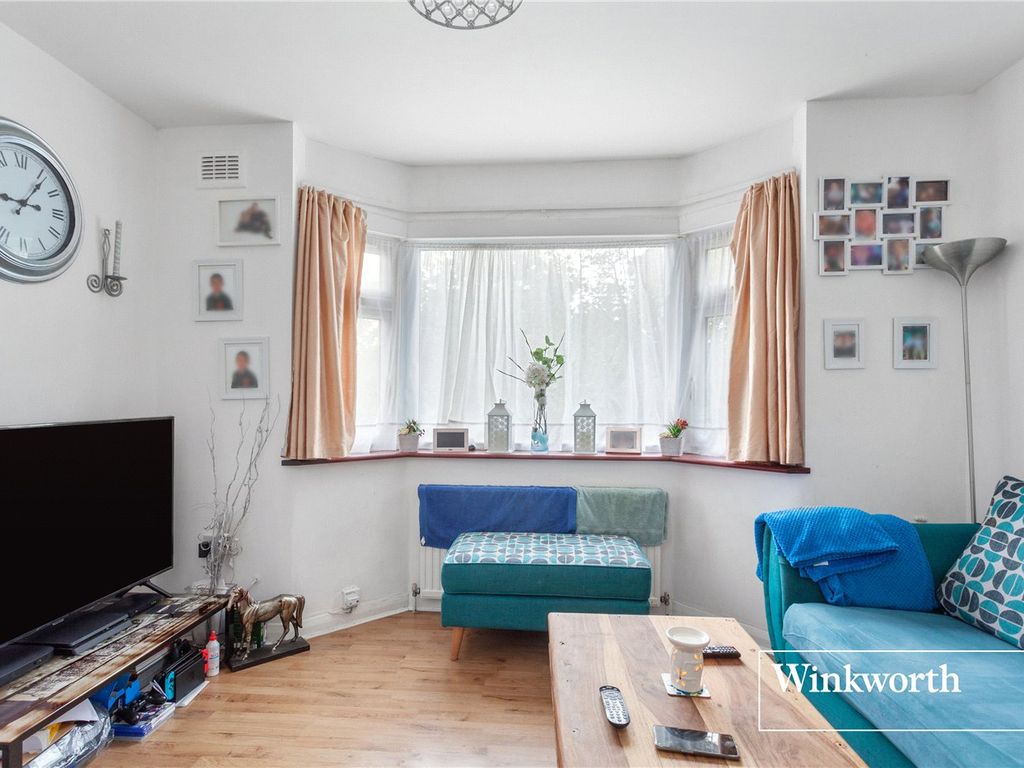 2 bed flat for sale in Laurel Bank, Finchley Park, North Finchley, London N12, £350,000