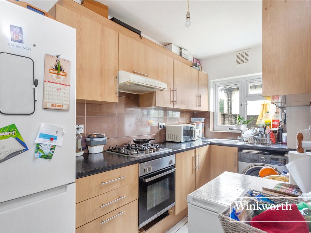 2 bed flat for sale in Laurel Bank, Finchley Park, North Finchley, London N12, £350,000