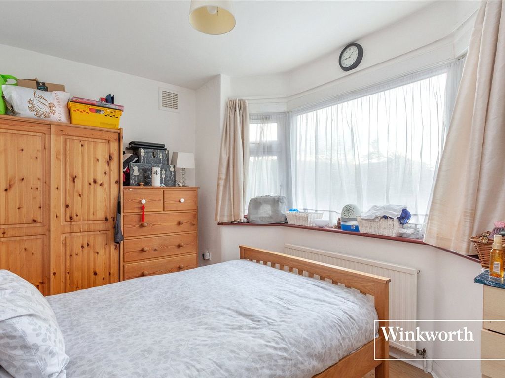 2 bed flat for sale in Laurel Bank, Finchley Park, North Finchley, London N12, £350,000