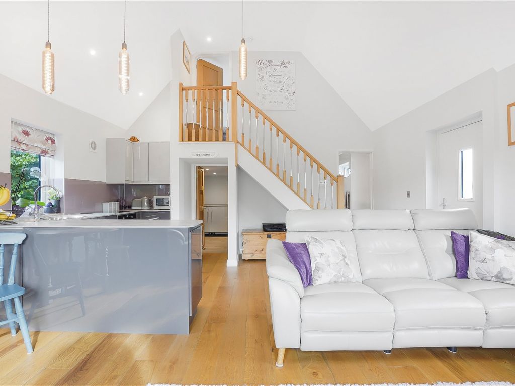 1 bed detached house for sale in Farleigh Bridge, East Farleigh, Maidstone ME16, £600,000