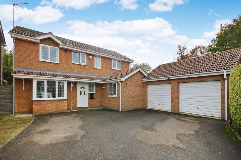 4 bed detached house for sale in Dean Way, Aston Clinton, Aylesbury HP22, £650,000