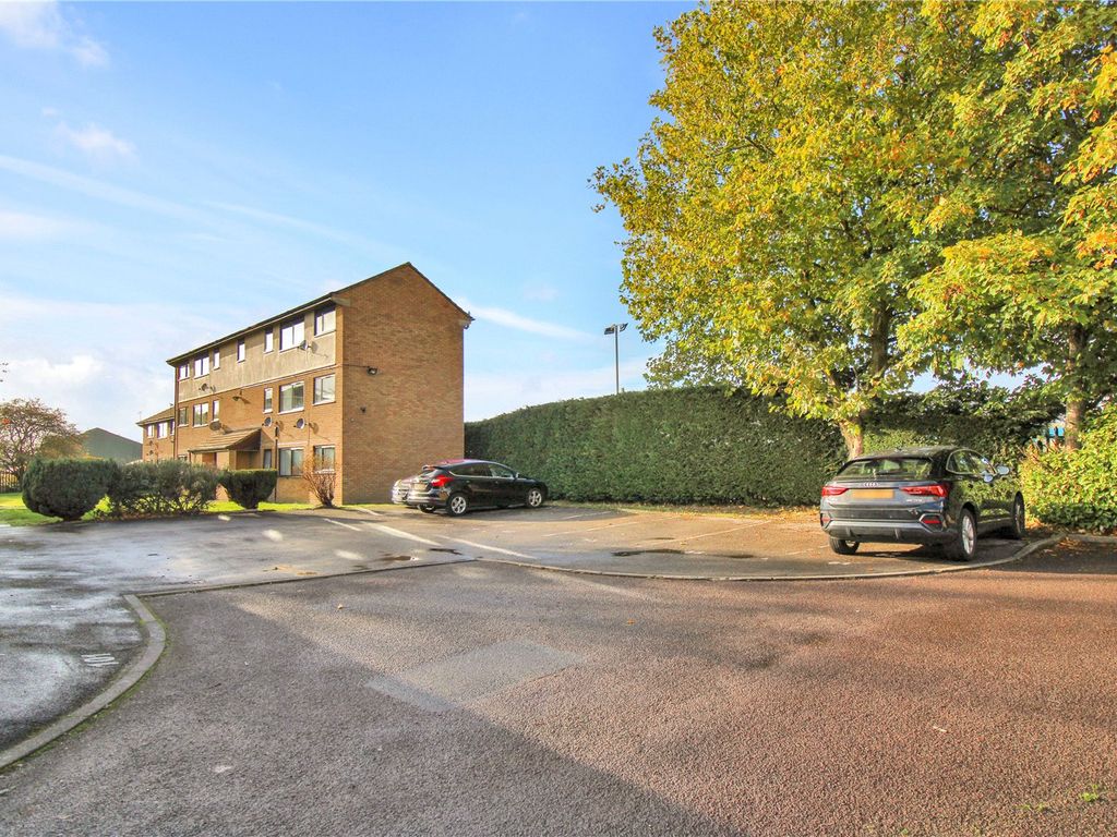 1 bed flat for sale in Copse Avenue, Swindon, Wiltshire SN1, £90,000