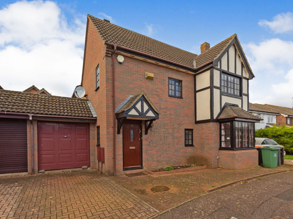 4 bed link-detached house for sale in Frenchmans Close, Dunstable LU5, £510,000