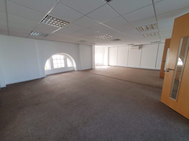 Office to let in Market Place, Chippenham SN15, Non quoting