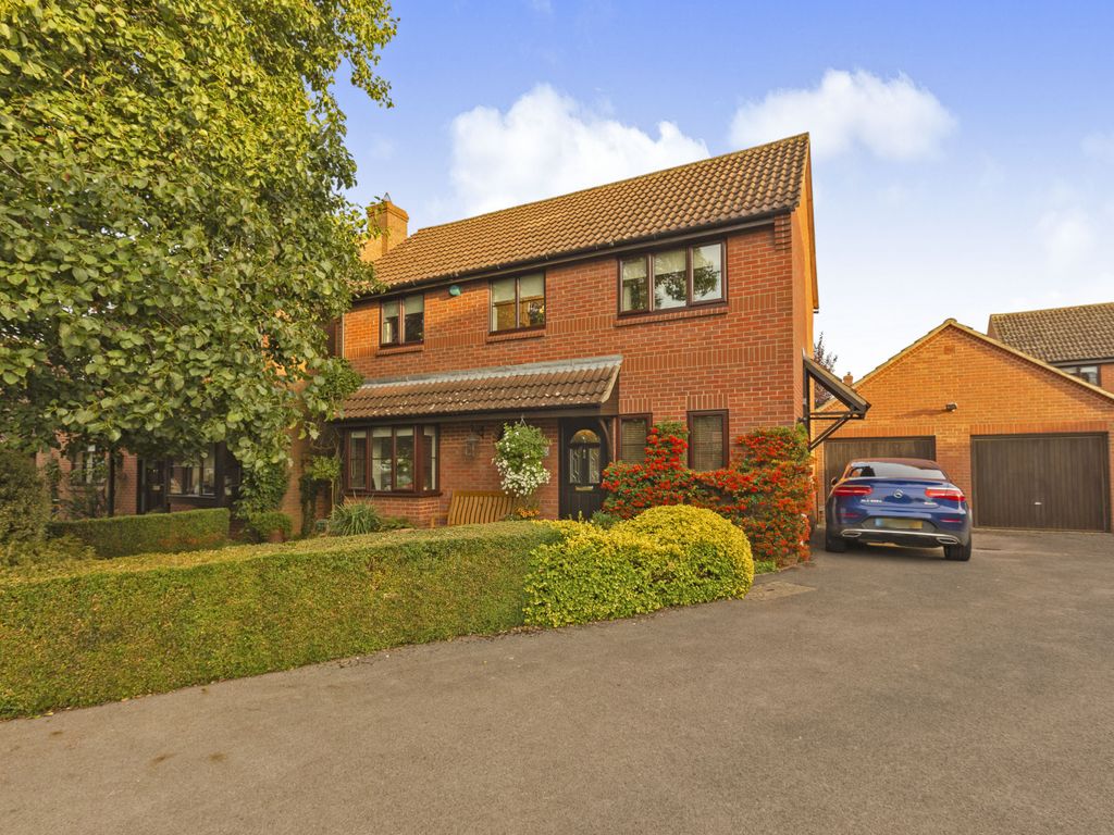 3 bed detached house for sale in Hunt Road, Thame OX9, £625,000