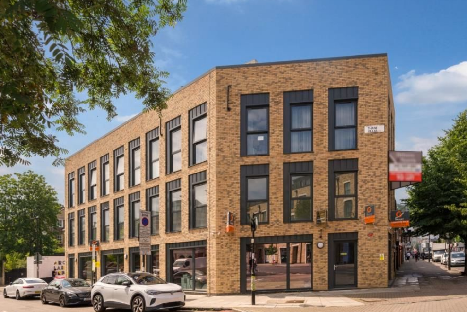 Office to let in Seven Sisters, Finsbury Park N7, £15,000 pa