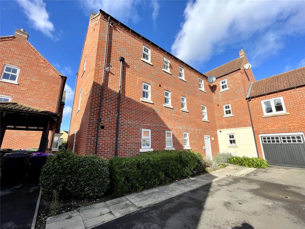 2 bed flat to rent in Greenfinch Crescent, Witham St. Hughs, Lincoln, Lincolnshire LN6, £800 pcm