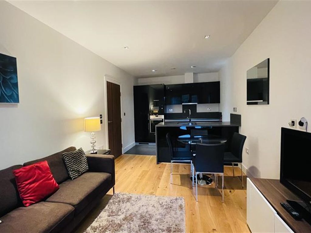 2 bed flat for sale in Belgravia House, Dickens Yard W5, £700,000
