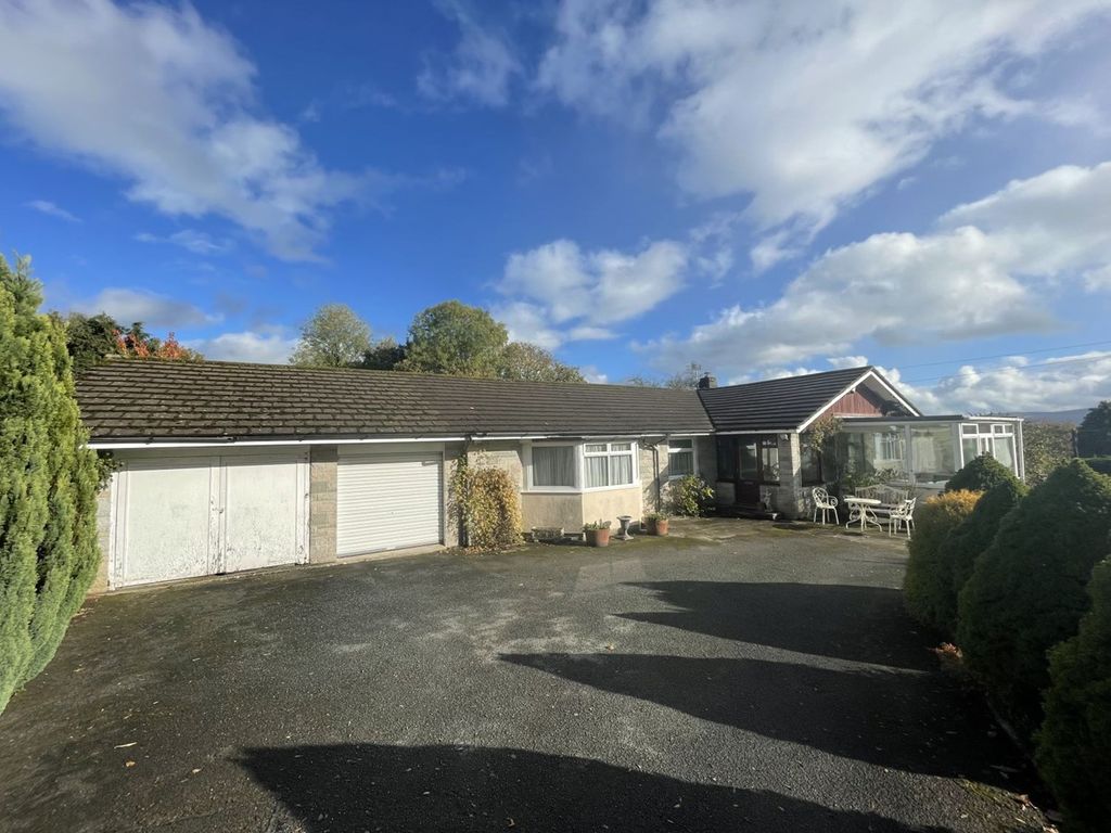 3 bed detached bungalow for sale in Battle, Brecon LD3, £550,000