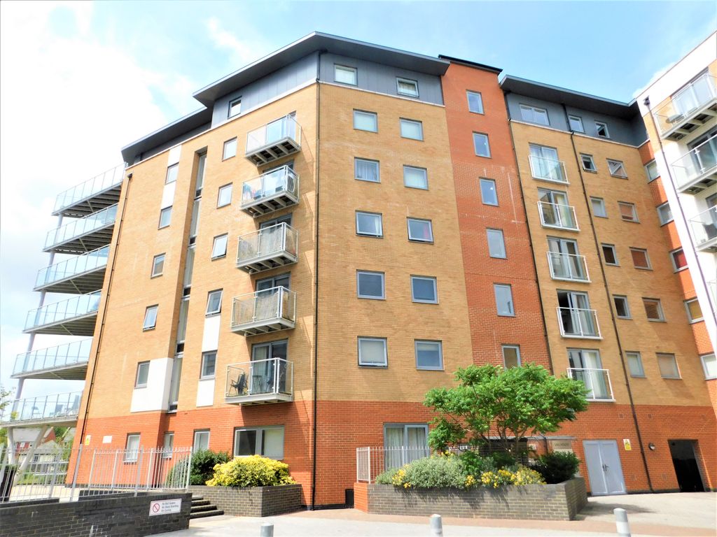1 bed flat to rent in Sail House, Colchester CO2, £875 pcm