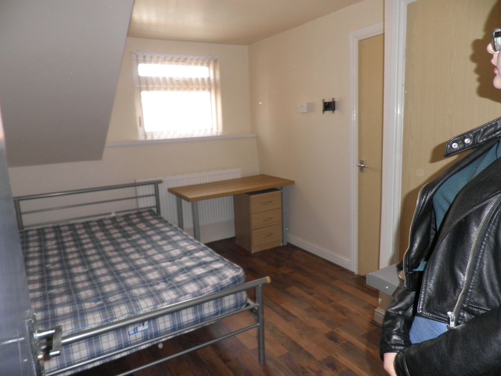 6 bed terraced house to rent in Hubert Road, Birmingham B29, £433 pcm