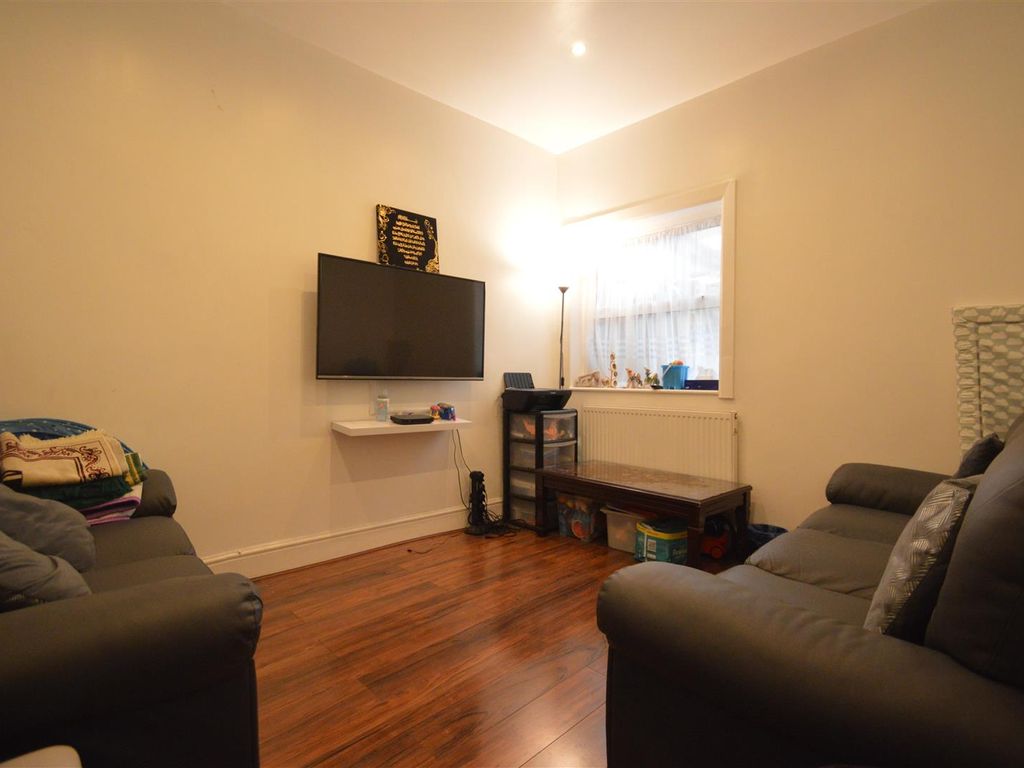 5 bed terraced house for sale in Eighth Avenue, London E12, £600,000