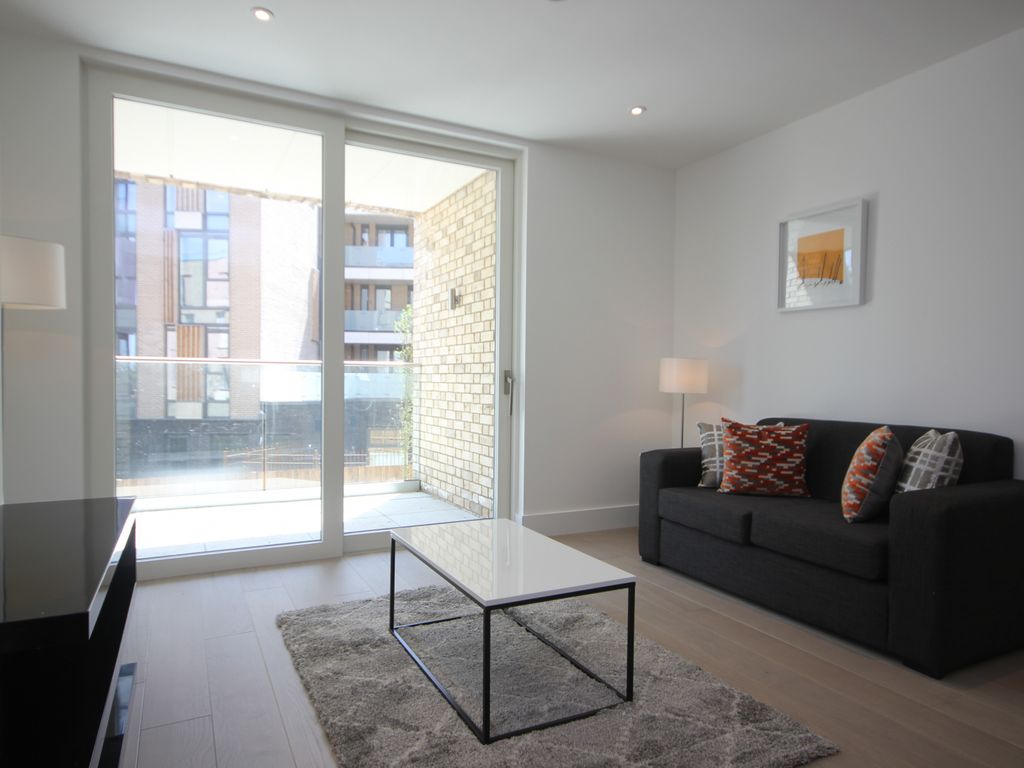 1 bed flat for sale in Claremont House, Quebec Way SE16, £475,000