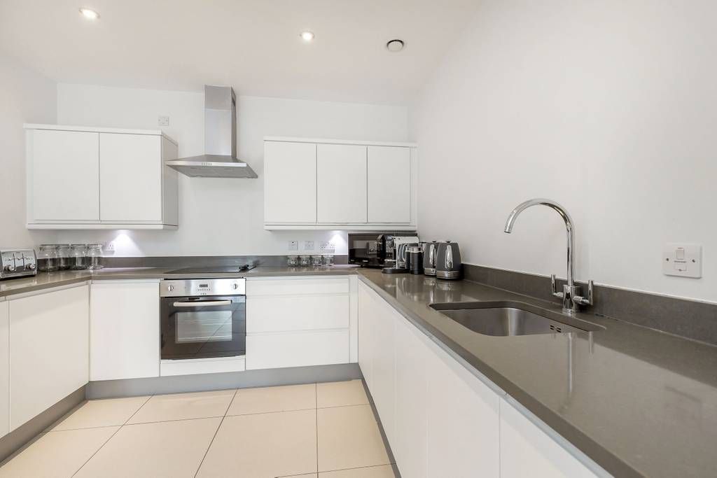 3 bed flat to rent in Shandwick Place, Edinburgh EH2, £5,000 pcm