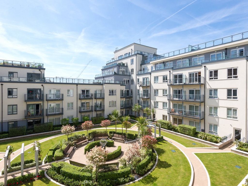 2 bed flat for sale in Boulevard Drive, Beaufort Park, Colindale NW9, £500,000