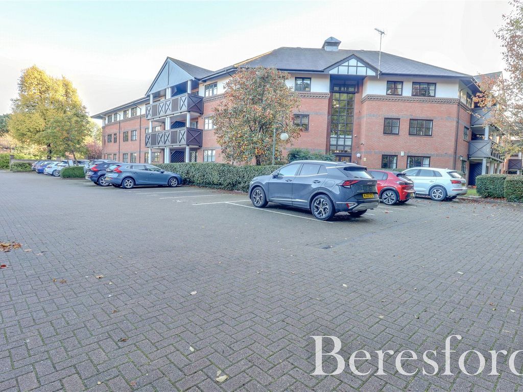2 bed flat for sale in Booths Court, Poplar Drive CM13, £360,000