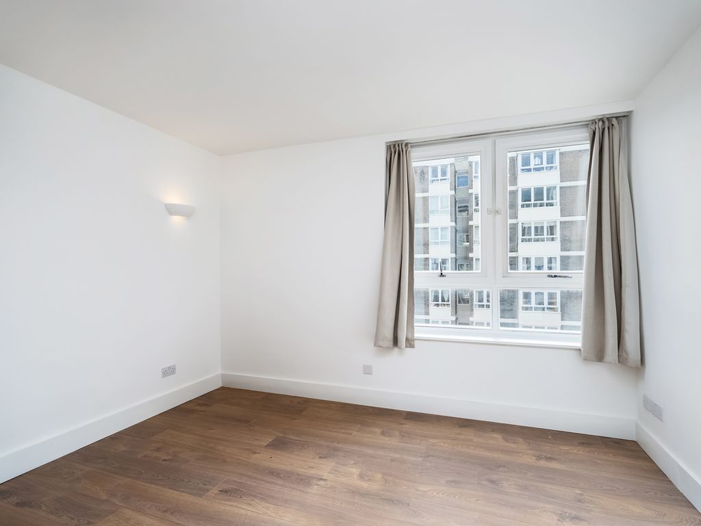 2 bed flat for sale in Chelsea Manor Gardens, London SW3, £500,000
