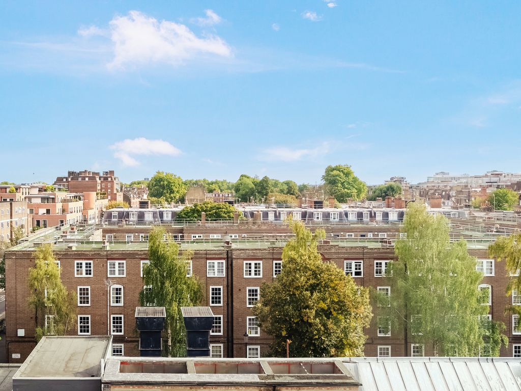 2 bed flat for sale in Chelsea Manor Gardens, London SW3, £500,000