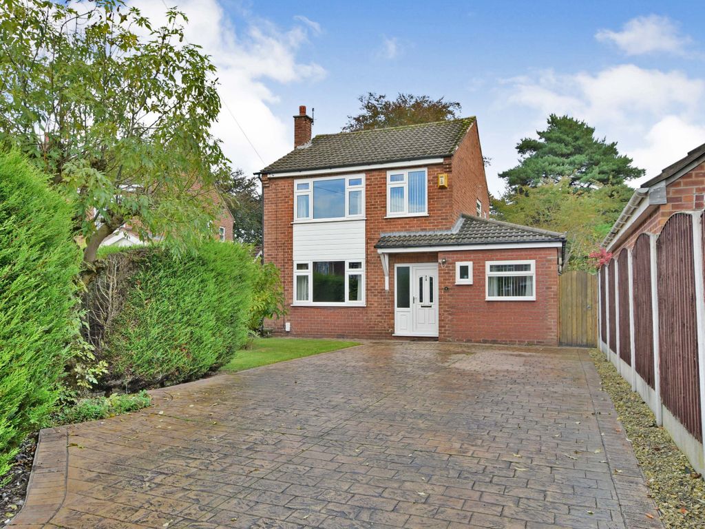 4 bed detached house for sale in Croxton Close, Sale, Greater Manchester M33, £485,000