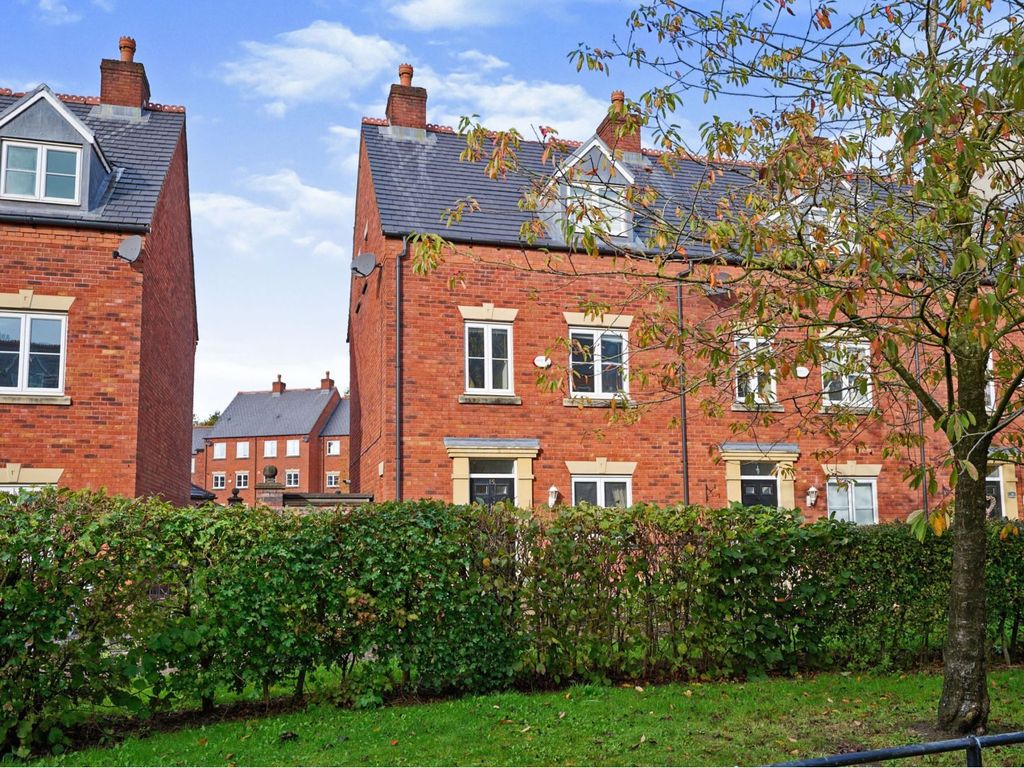 4 bed town house for sale in Middleton Road, Preston PR2, £240,000