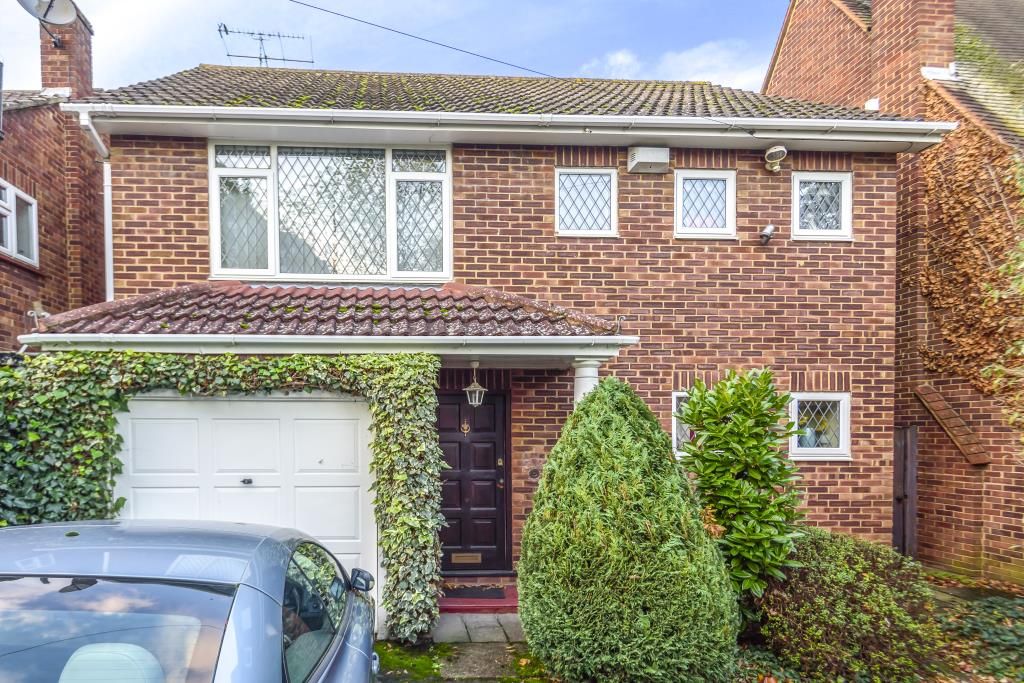 3 bed detached house for sale in Slough, Berkshire SL1, £450,000
