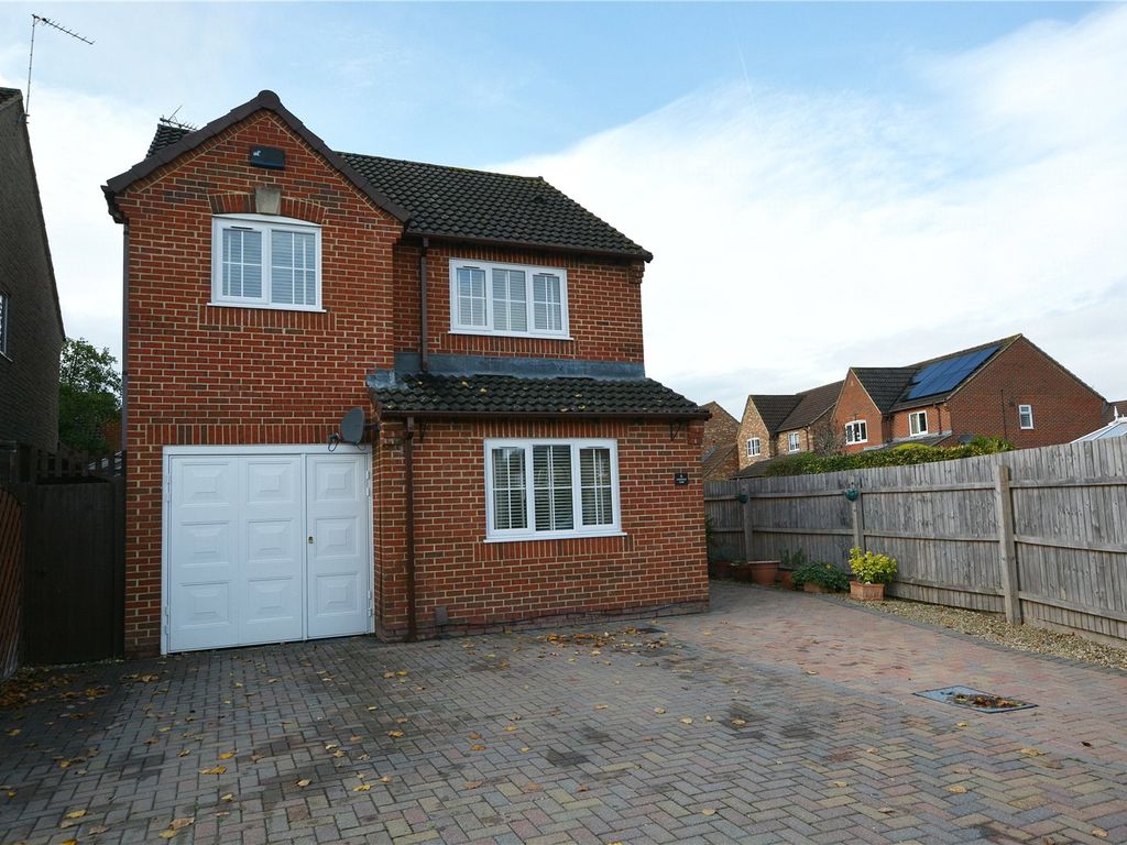 3 bed detached house for sale in Arkendale Drive, Hardwicke, Gloucester GL2, £370,000