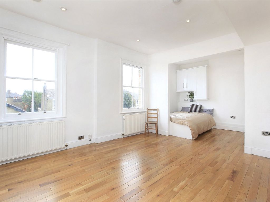 Studio for sale in The Chase, Clapham SW4, £400,000