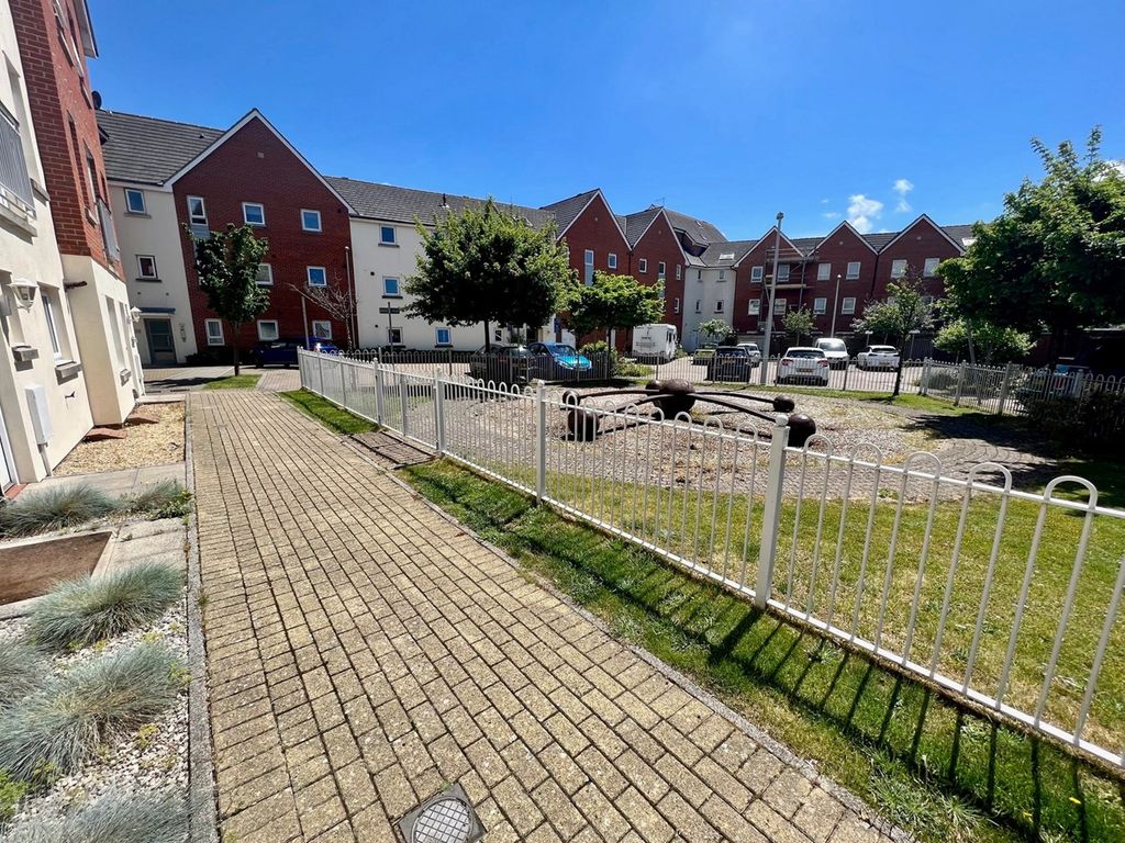 3 bed town house for sale in Liberty Way, Poole Quarter, Poole BH15, £339,000