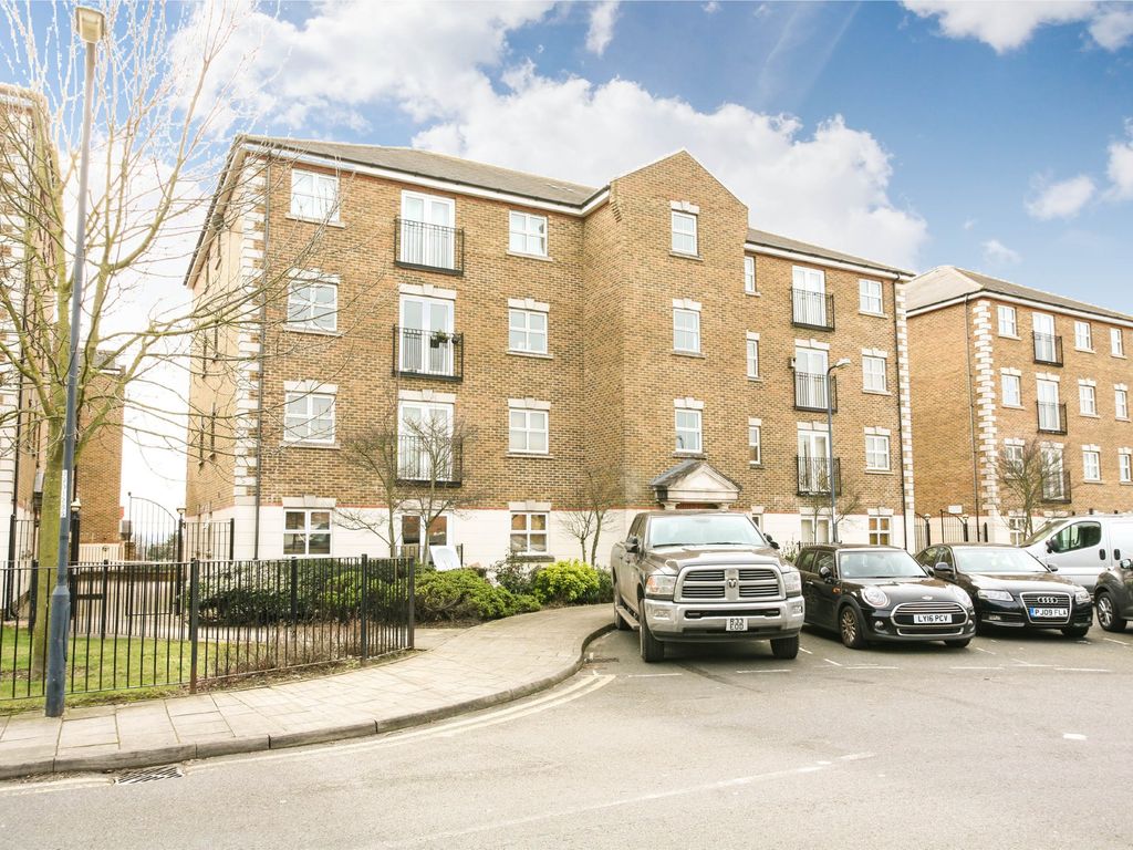 2 bed flat to rent in Kendall Road, Shooters Hill, London SE18, £1,450 pcm