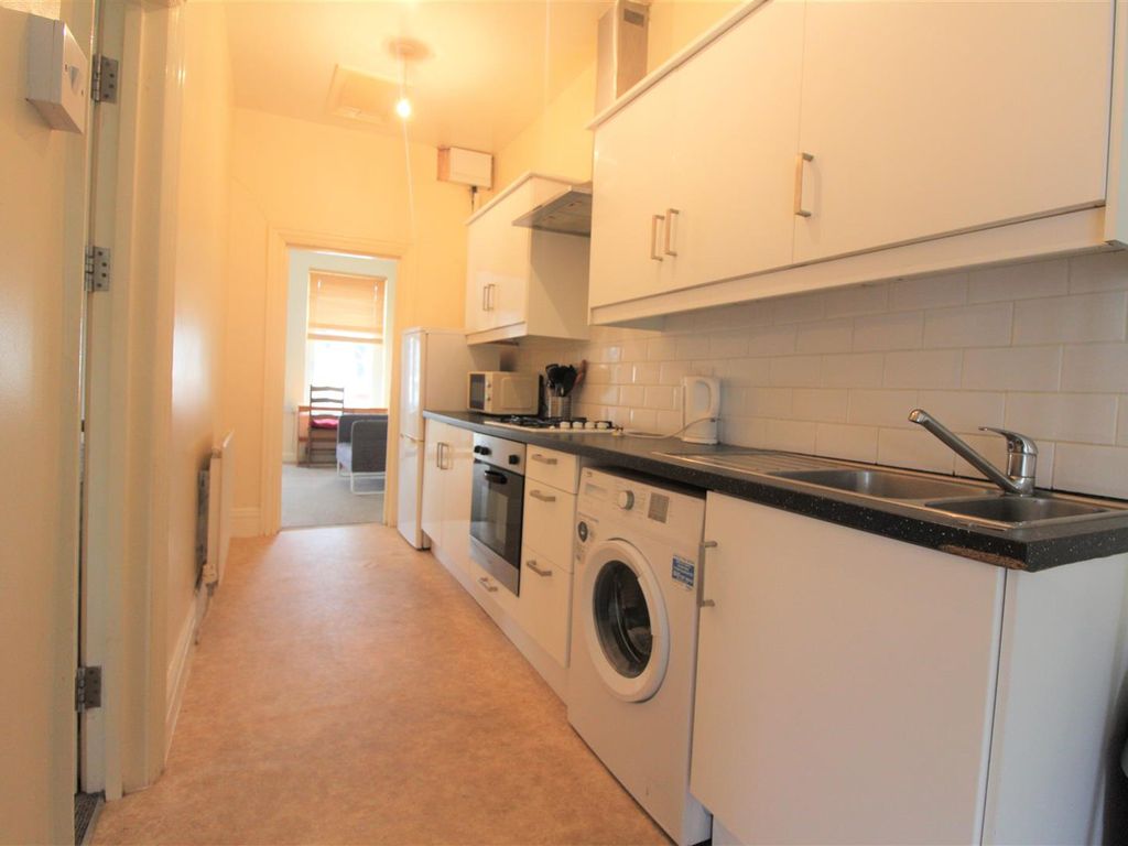 3 bed flat to rent in Whitchurch Road, Heath, Cardiff CF14, £1,575 pcm