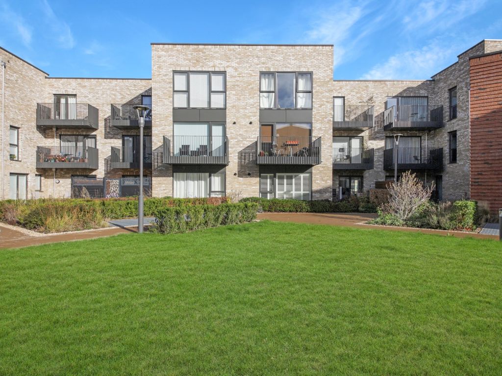 3 bed flat for sale in Hering Road, Trumpington, Cambridge CB2, £590,000