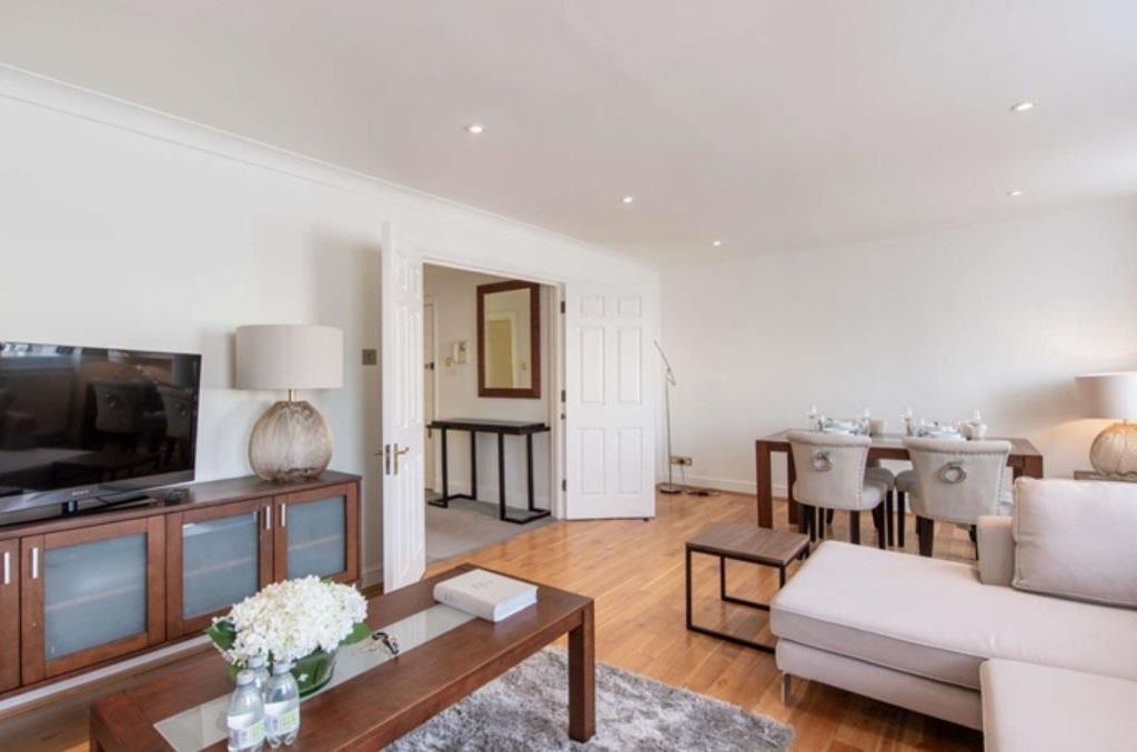 2 bed flat to rent in Somerset Court, Lexham Gardens, Kensington, London W8, £4,160 pcm