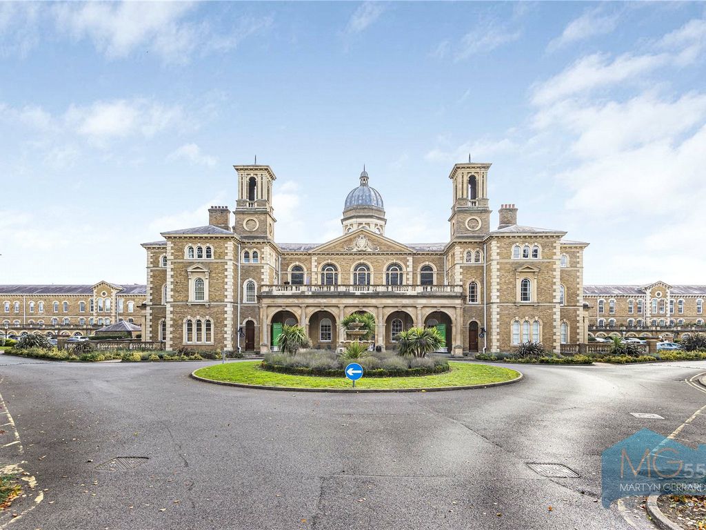 2 bed flat for sale in Princess Park Manor, Royal Drive, London N11, £500,000