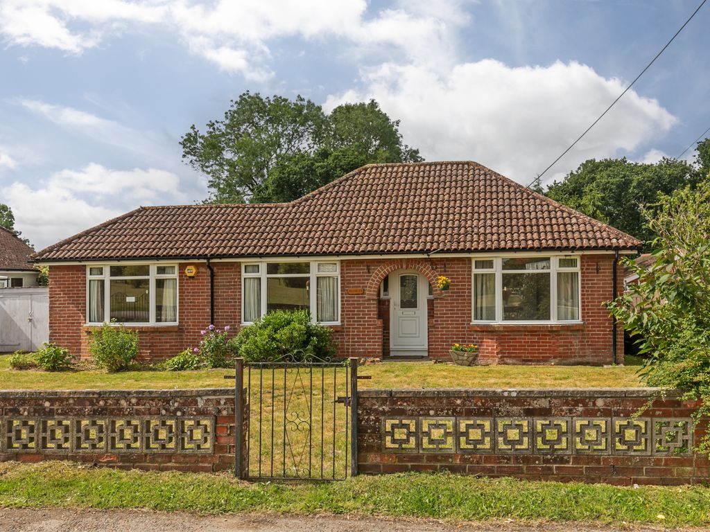 2 bed detached bungalow for sale in Wardle Road, Highbridge SO50, £599,950