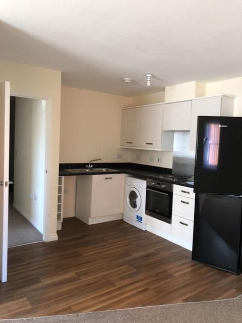 2 bed flat to rent in Kenneth Close, Prescot L34, £800 pcm