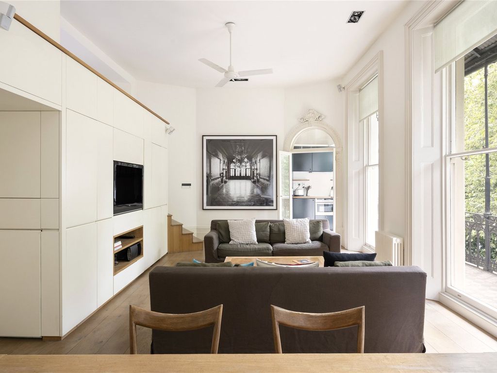 2 bed flat to rent in Ladbroke Gardens, Notting Hill, Kensington & Chelsea W11, £6,933 pcm