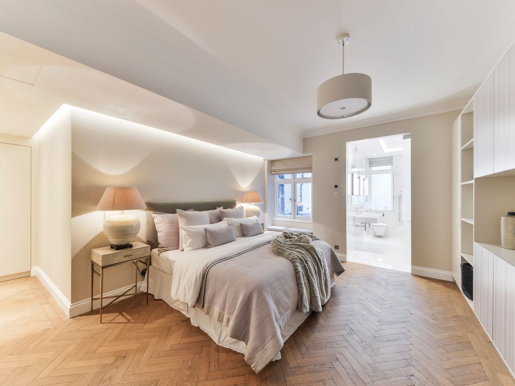 3 bed flat for sale in Campden Hill Road, London W8, £2,500,000