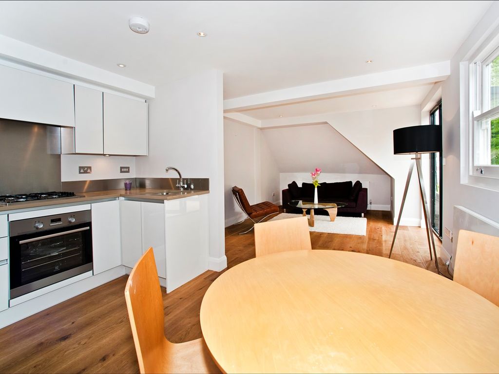 2 bed flat for sale in Goldhawk Road, Stamford Brook, London, Stamford Brook W6, £575,000